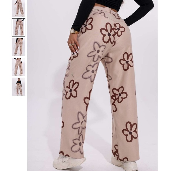 SHEIN Pants - 🔴 4/$15 SHEIN Qutie Beige & Brown Floral Print Straight Leg Pants size 6 in EUC